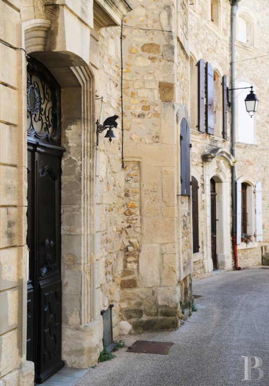 À Visan, entre Montélimar et Orange, une maison de village subtilement réhabilitée - photo  n°3